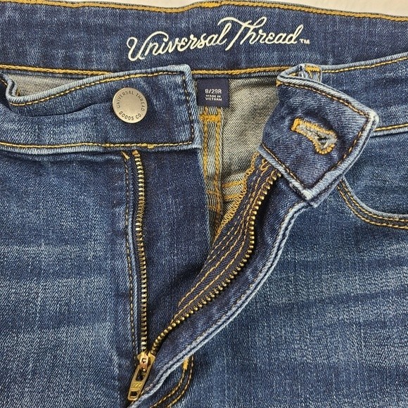 Universal Thread Womens Mid Rise Midi Roll Cuff Jean Shorts Size 8 / 29 R - Picture 4 of 11